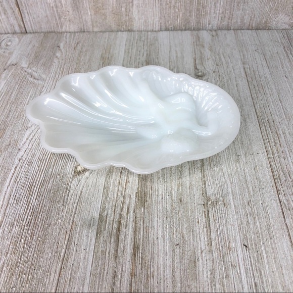 Vintage Avon Milk Glass Cherub on a Shell Dish - Picture 7 of 16